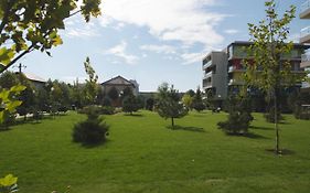 Airport Residence - Apartment Across From Otopeni Airport
